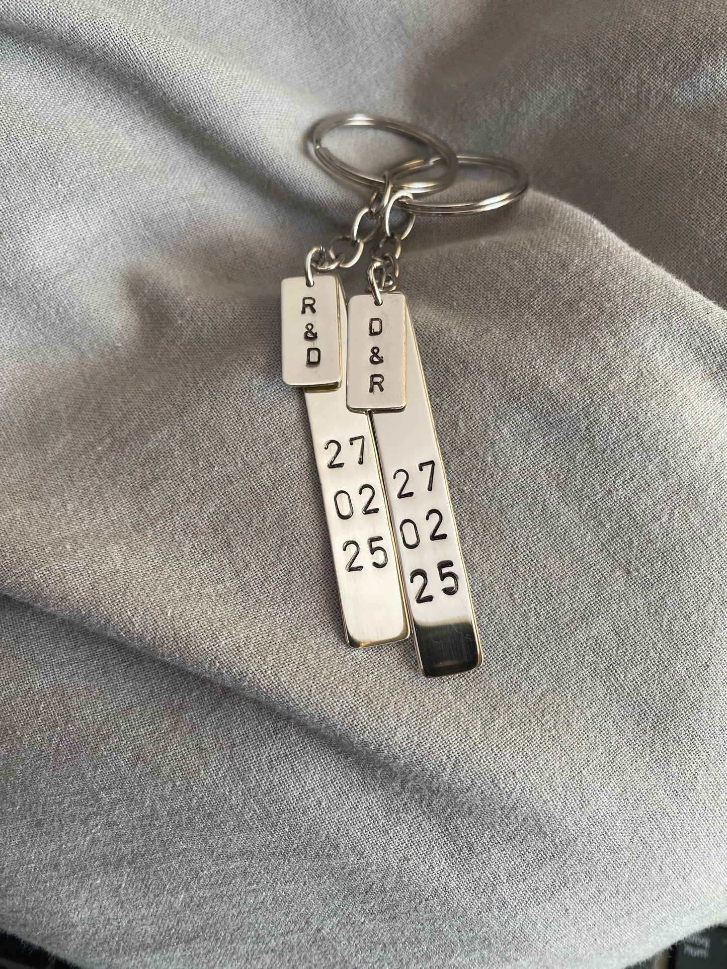 Llavero personalizado en alpaca - 2 chapitas
