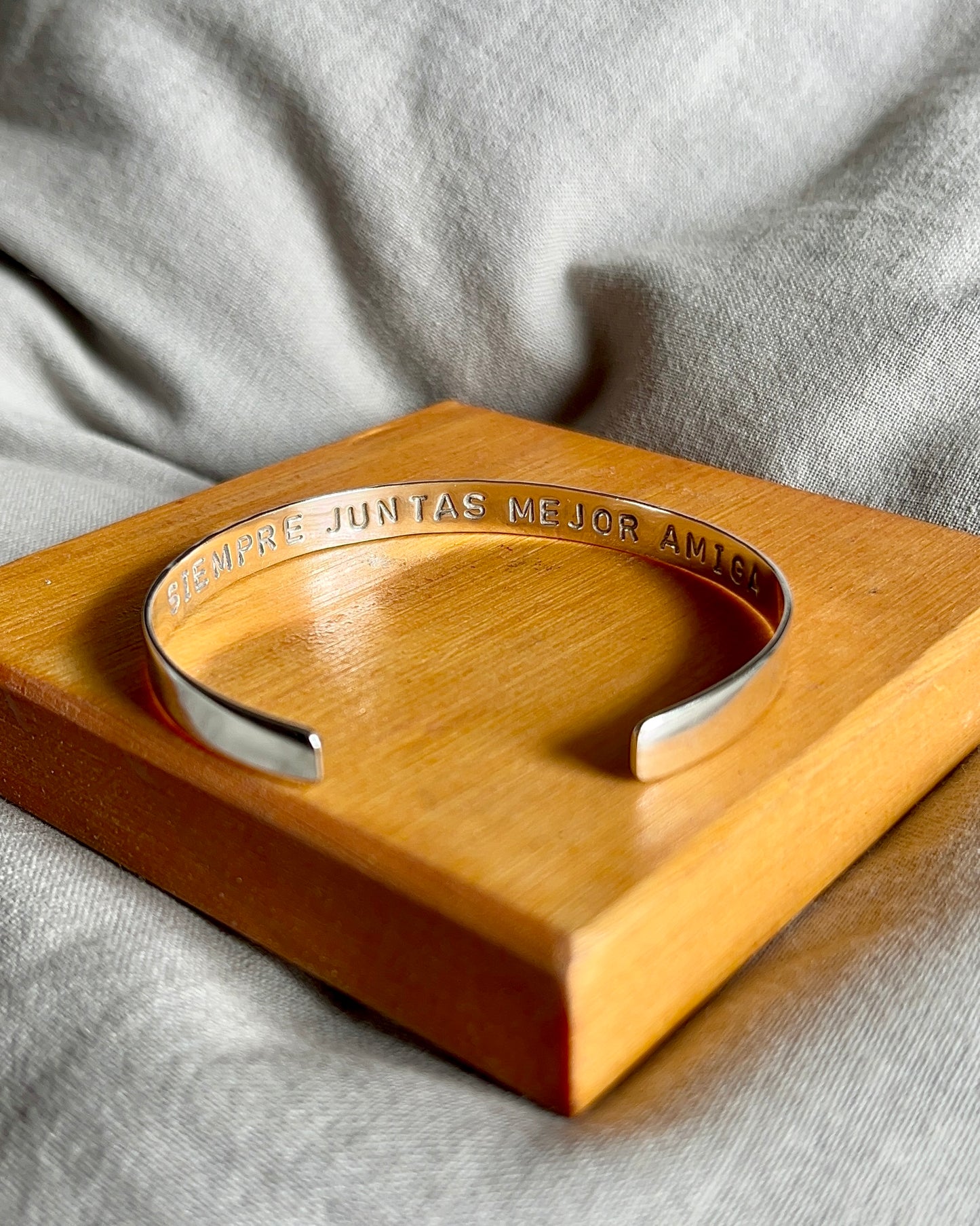 Esclava cinta abierta 0,6 cm ancho