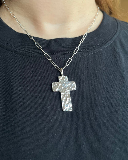 Dije cruz martillada