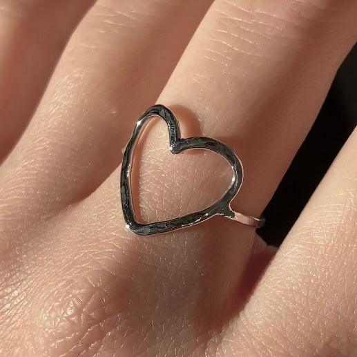 Anillo corazón fino martillado