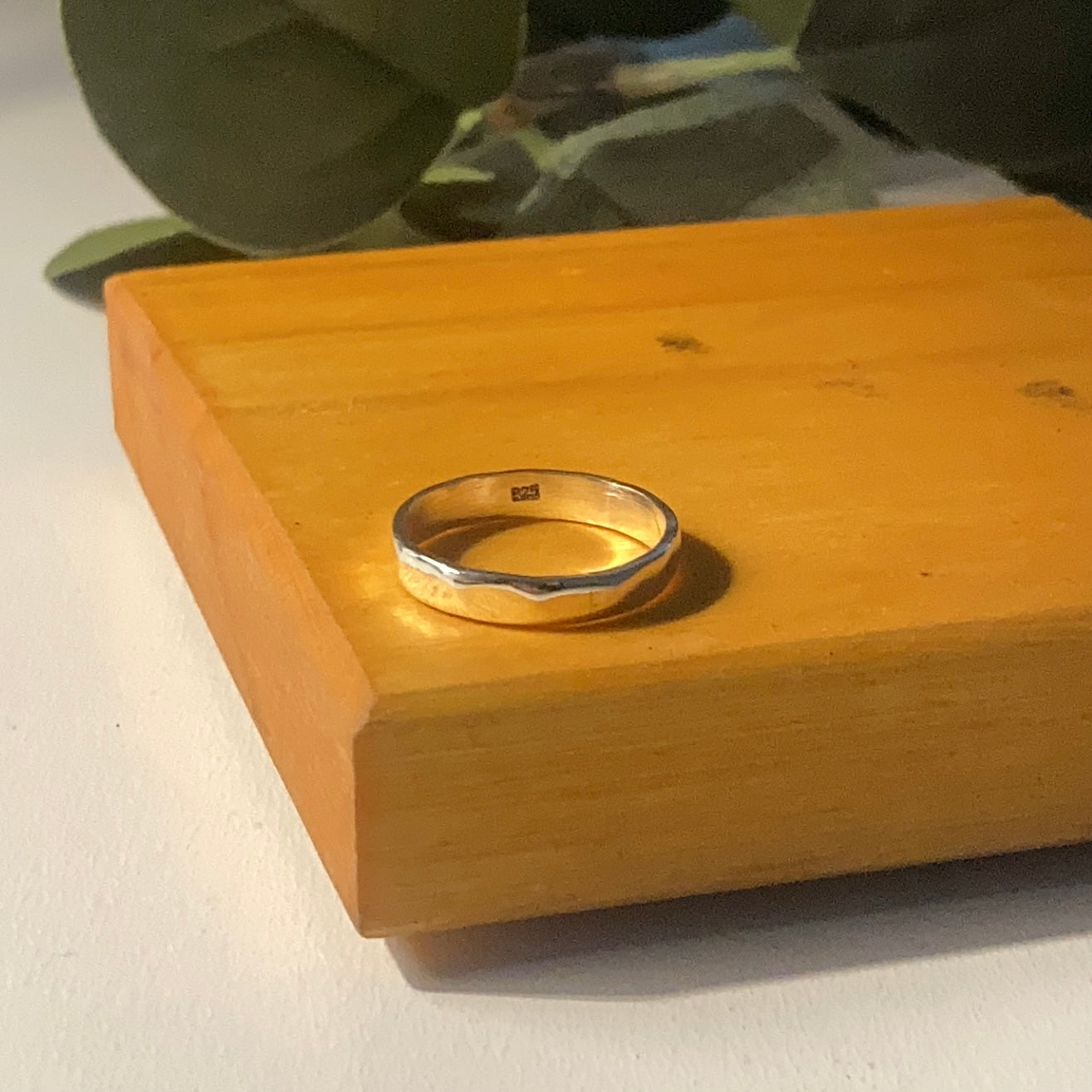 Anillo clásico martillado