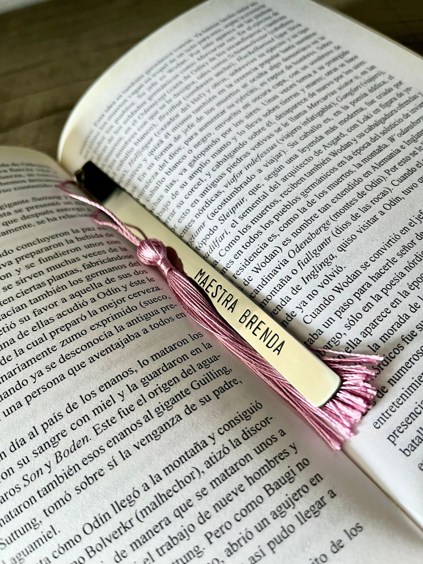 Señalador de libro con borla personalizado en alpaca