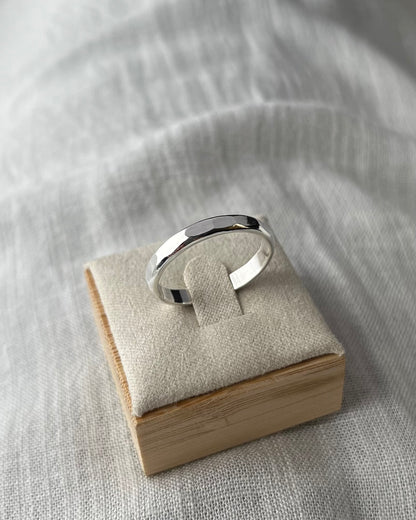 Anillo clásico martillado