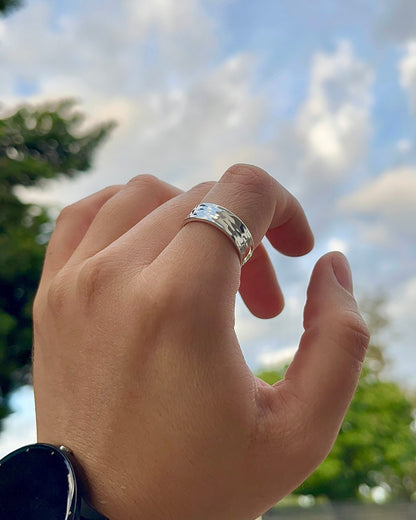 Anillo cinta martillado 0,6 cm