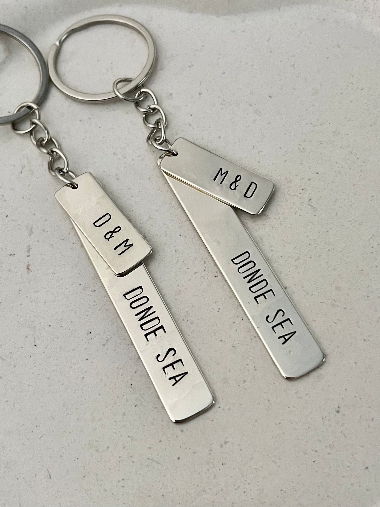 Llavero personalizado en alpaca - 2 chapitas