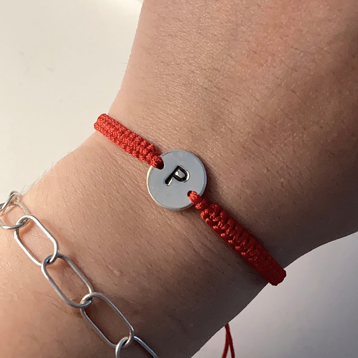 Pulsera trenzada con inicial