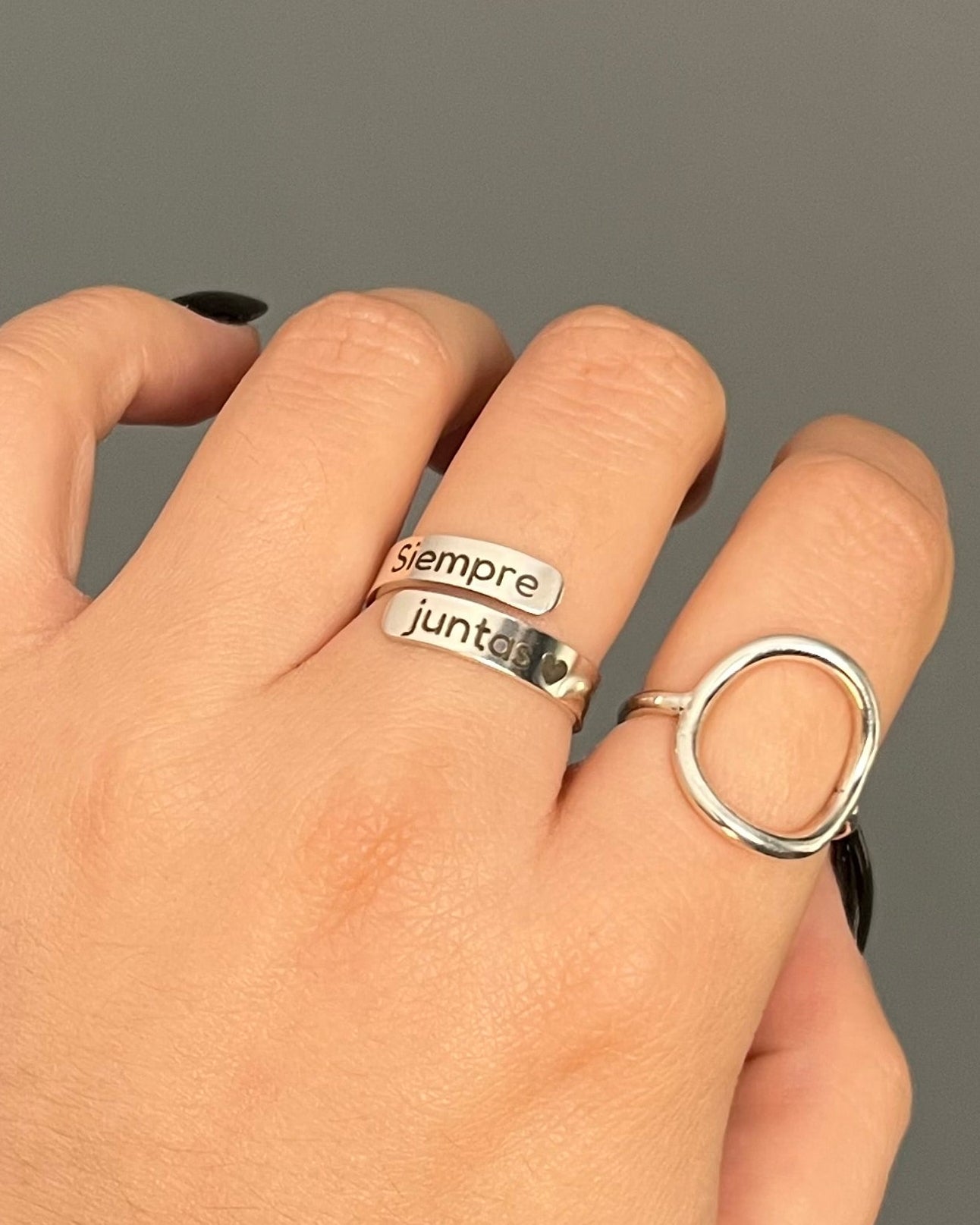 Anillo enrollado grabado