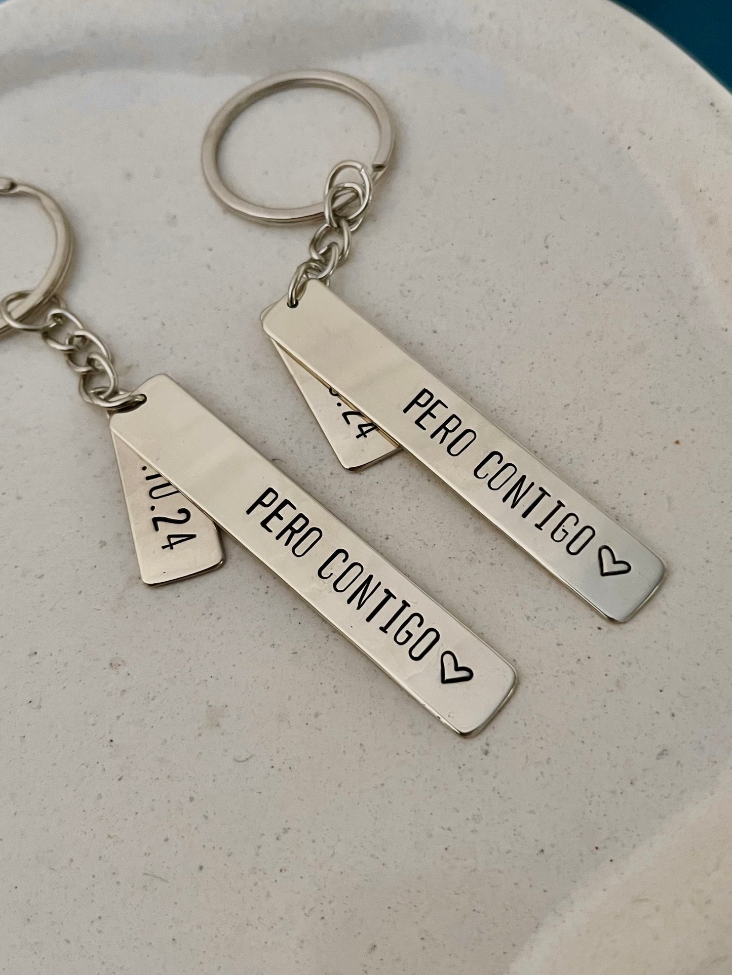 Llavero personalizado en alpaca - 2 chapitas