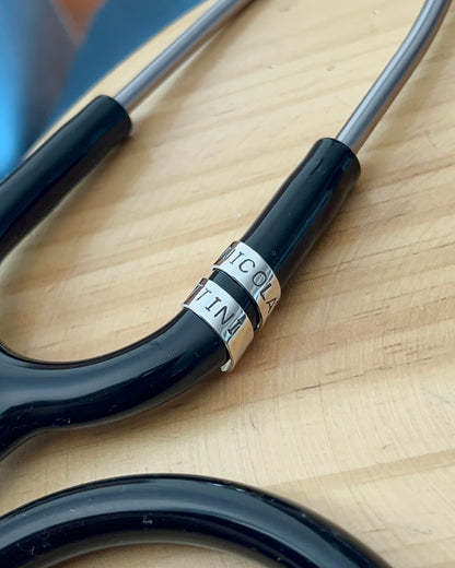 Anillo estetoscopio enrollado