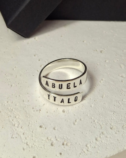 Anillo enrollado grabado