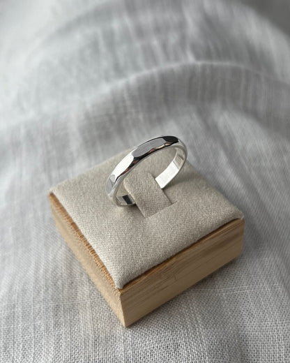 Anillo clásico martillado