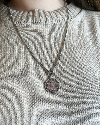 Dije San Benito de acero con cadena