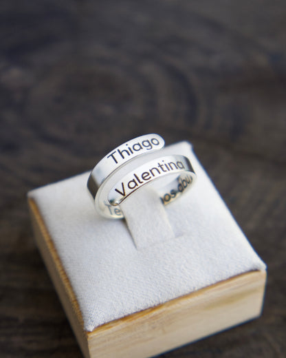 Anillo enrollado grabado