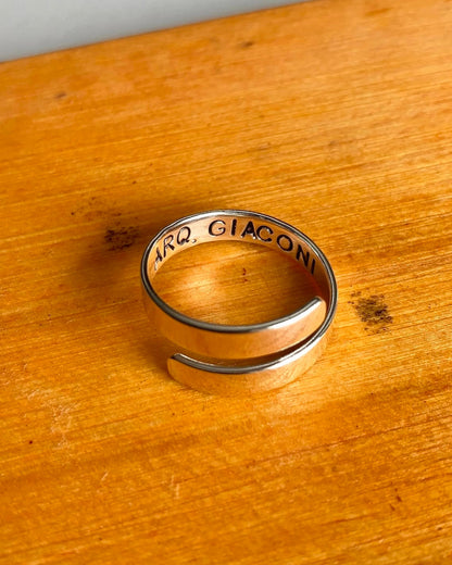 Anillo enrollado grabado