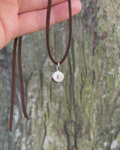 Dije reversible con inicial