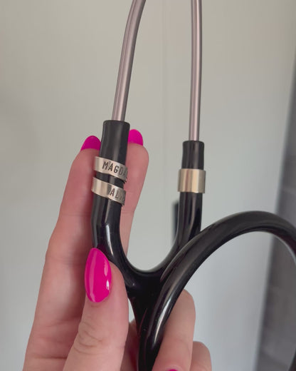 Anillo estetoscopio enrollado